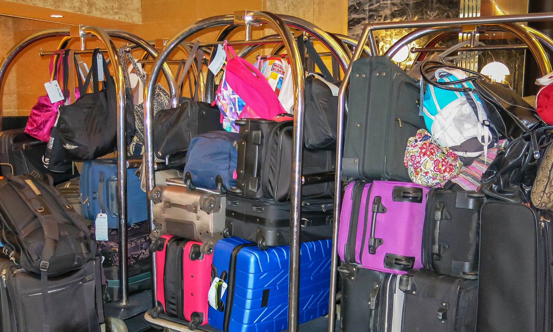 Suitcase Storing Service